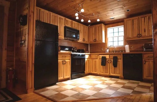 Brownfield Cabin | Dog friendly Waterfront Cabin Near White Mountains