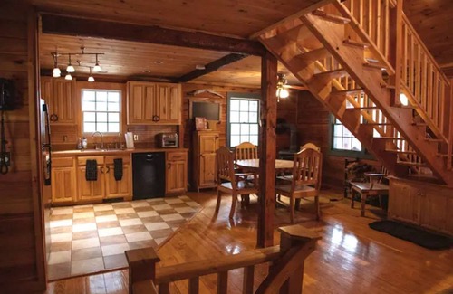 Brownfield Cabin | Dog friendly Waterfront Cabin Near White Mountains