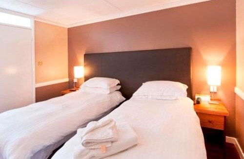 Abingdon Hotel | Dog House by Chef & Brewer Collection