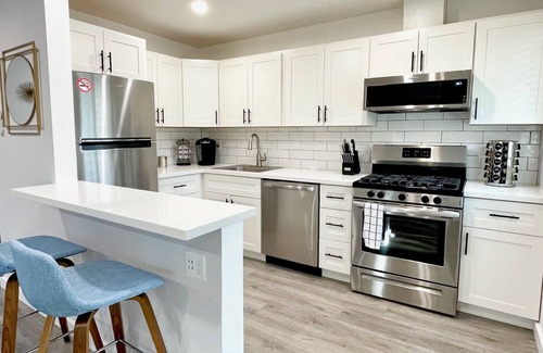 Walnut Creek Apartment | Dogs Stay Free Mid-Century Chic King Bed Walk Downtown Parking