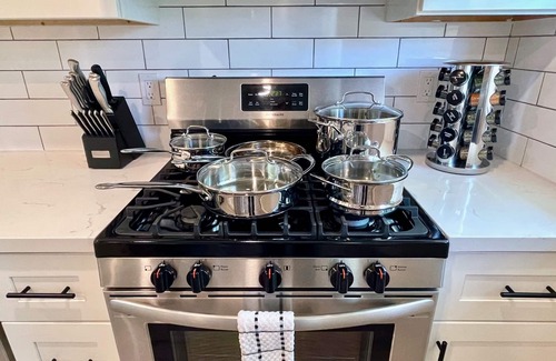 Walnut Creek Apartment | Dogs Stay Free Mid-Century Chic King Bed Walk Downtown Parking