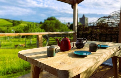 Llanilar Cabin | Dôl Swynol Glamping Luxury cabin with outdoor bath