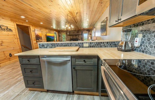 Caton Condo | Dolly's Lodge # 3 2 Bedroom Condo by RedAwning