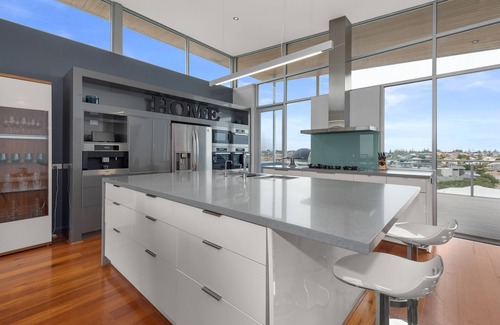 Wannanup House | Dolphin Break: right on the beach with AMAZING OCEAN VIEWS and plunge pool