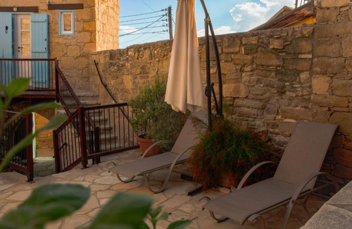 Tochni Apartment | Dolphin Guest House and Studios