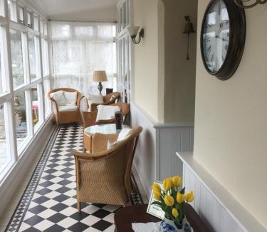 Looe House | Dolphin Guest House