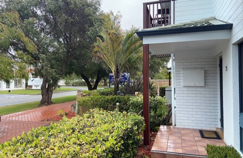 Middleton Beach Apartment | Dolphin Lodge