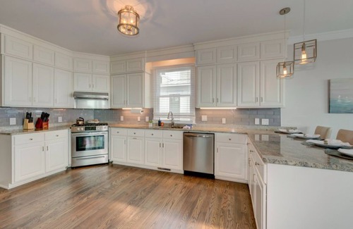 Isle of Palms House | 🐬'Dolphin Manor' ~ OCEAN FRONT, PRIVATE POOL, HOT TUB, PUTTING GREEN ⛳️!