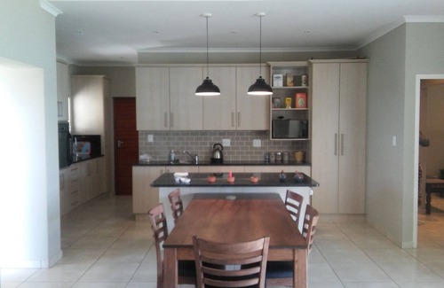 Jeffreys Bay House | Dolphin View Guesthouse