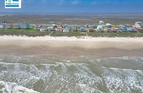 Freeport House | Dolphins Beach Cottage on the Beach - Sleeps 12