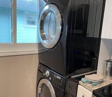 Freeport House | Dolphins Beach Cottage on the Beach - Sleeps 12