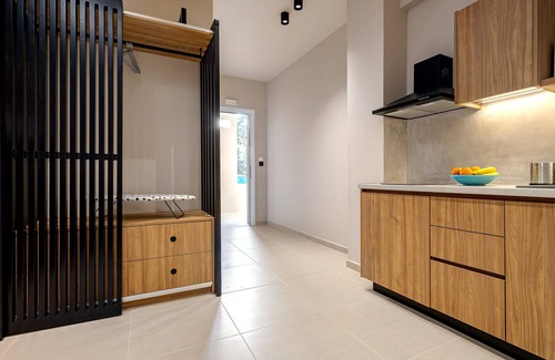 Agia Marina House | Dom Azure Elegant Studios