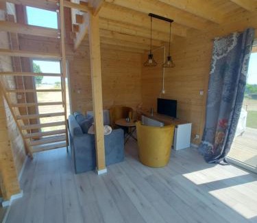 gmina Biskupiec House | Dom Mazury w Ilawie czerwony i zielony