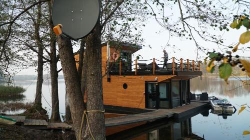 Karwie Villa | Dom na wodzie nad Jeziorem Krzywe