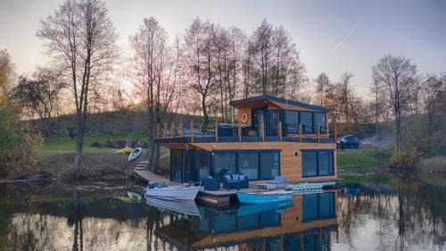 Karwie Villa | Dom na wodzie nad Jeziorem Krzywe