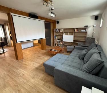 Trnava pri Laborci Villa | Dom pod hradom s kinom a saunou