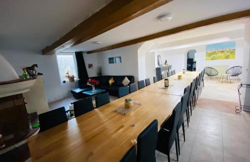 Villefloure House | Domaine de Gourgounet gîte à la ferme, Gite de groupe 25 couchages avec piscine privative
