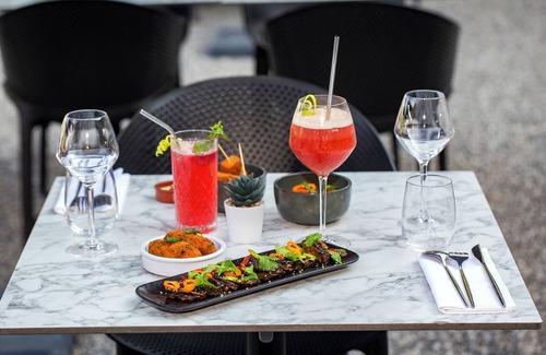 Sainte-Tulle Apartment | Domaine de la Mautanne