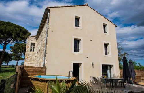 Fleury House | Domaine de Mérins, 10 couchages avec piscine, face à la rivière, à 4km de la plage