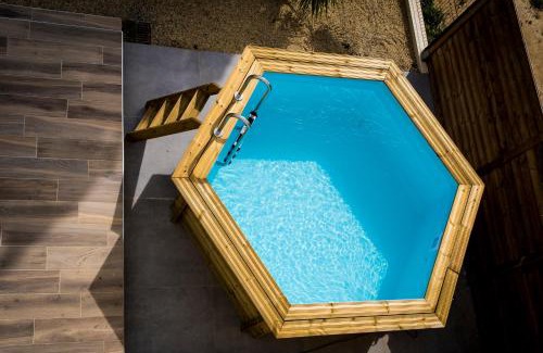 Fleury House | Domaine de Mérins, 10 couchages avec piscine, face à la rivière, à 4km de la plage