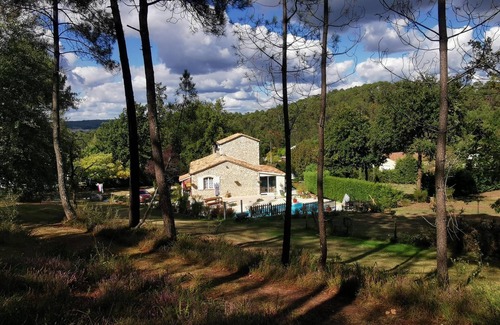 Fumel Bed & Breakfast | Domaine des 3 Cyprès Chez Nath & Pat