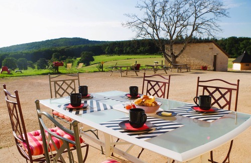 Lugny RV Rental | Domaine Joseph LAFARGE Wine Resort Oeno-tonneaux expérience