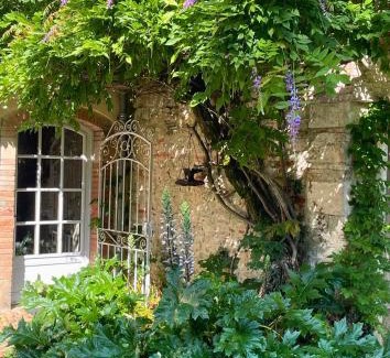 Puygaillard-de-Quercy Apartment | Domaine Rauly