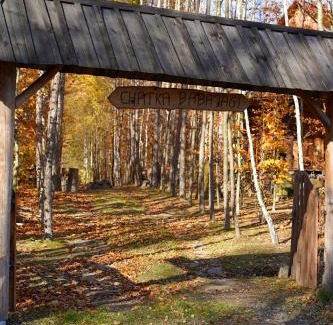 Baryczka House | Domek Baby Jagi Prawdziwy Survival