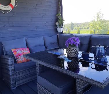 Mielno House | Domek Lawendowe Wzgórze na wyłączność z jacuzzi i klimatyzacją