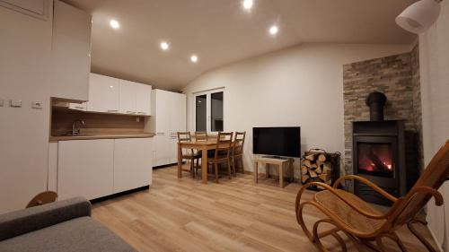 Ticha House | Domek pod jabloní