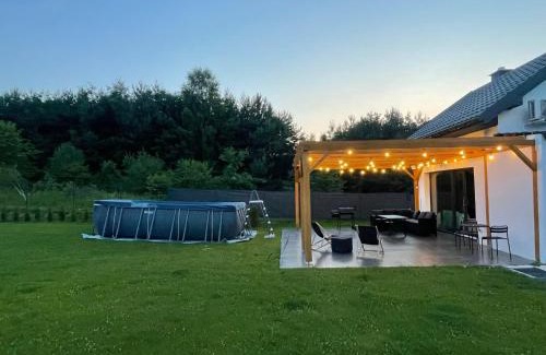 Jedrzejow House | Domek przy lesie z basenem