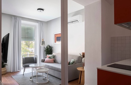 Doctor Barraquer-Grupo Renfe-Policlinico Apartment | Don Fadrique Apartments by Olala Homes