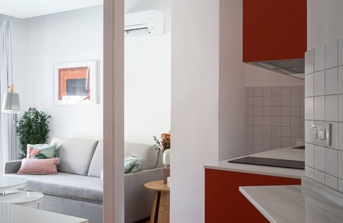 Doctor Barraquer-Grupo Renfe-Policlinico Apartment | Don Fadrique Apartments by Olala Homes