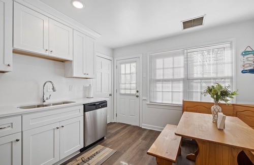 Chic's Beach Condo | Don't Miss Out on a Fully Updated Condo Less Than 200ft to the Beach Entrance!