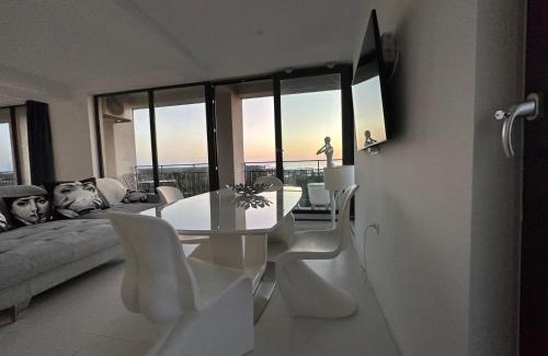 Jupiter Apartment | Donna Alba Seaview Penthouse, casa ta de pe plajă