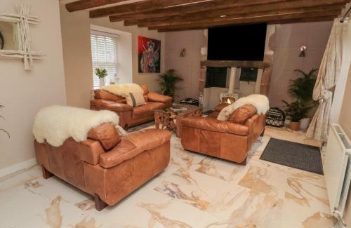 Beadnell House | Donni Hall Cottage