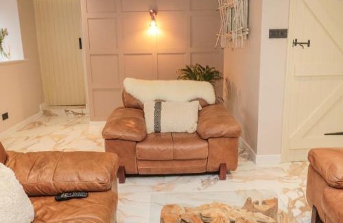 Beadnell House | Donni Hall Cottage