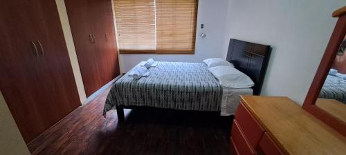 La Perla House | Dormitorio con baño compartido a 25 minutos del Apto