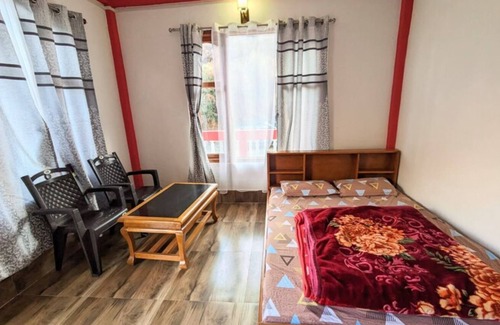 Bomdila Bed & Breakfast | DOUBLE BED DELUXE ROOM 3