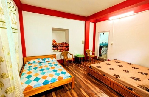 Bomdila Bed & Breakfast | DOUBLE BED DELUXE ROOM 3
