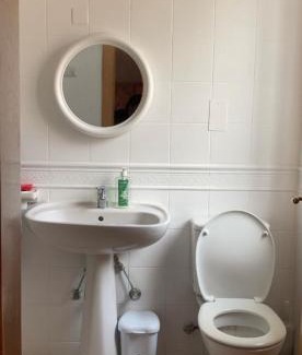 Birkirkara House | Double bedroom with ensuite in spacious corner apartment