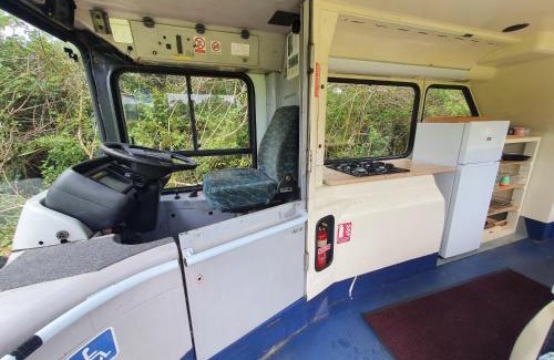 Liverton House | Double Decker Bus on an Alpaca farm sleeps 8, 5 mins drive to Dartmoor