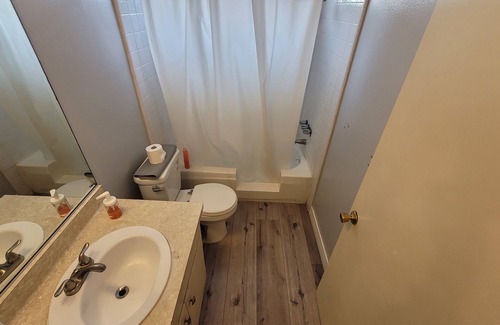 Pico - Robertson Apartment | Double Queen Bed Suite in Beverly Hills with AC + WiFi