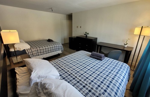 Pico - Robertson Apartment | Double Queen Bed Suite in Beverly Hills with AC + WiFi