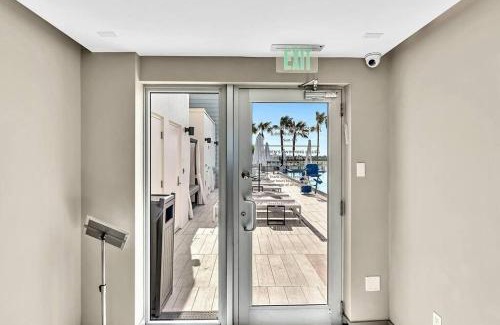 Bay Harbor Islands Apartment | Double Queen Room-Hosted by Sweetstay