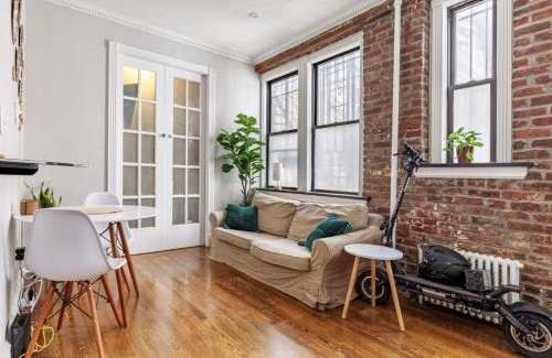 Central New York City House | Double Room at a shared Apartment near Times Square