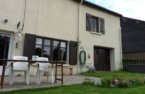 Falaise House | Double room in a house overlooking a natural horizon.