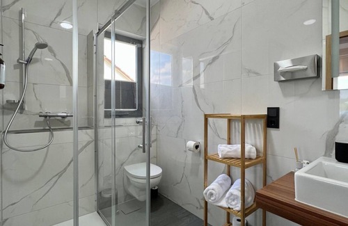 Konfeld Apartment | Double room - JUNIPRO Hotel Schinderhannes
