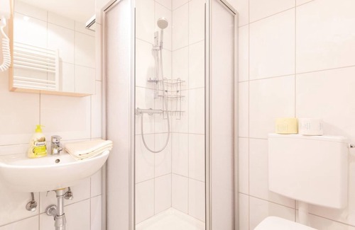 Fuschl am See Bed & Breakfast | Double room "Waldbuche" with balcony - Haus Bergblick