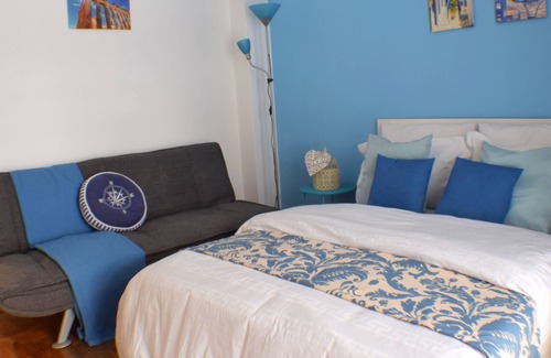 Agios Panteleimonas Apartment | Double Room With Extra bed - Athens Greek Blue Rooms
